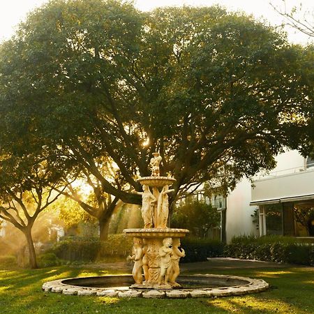 Vineyard Hotel Cape Town Exterior photo