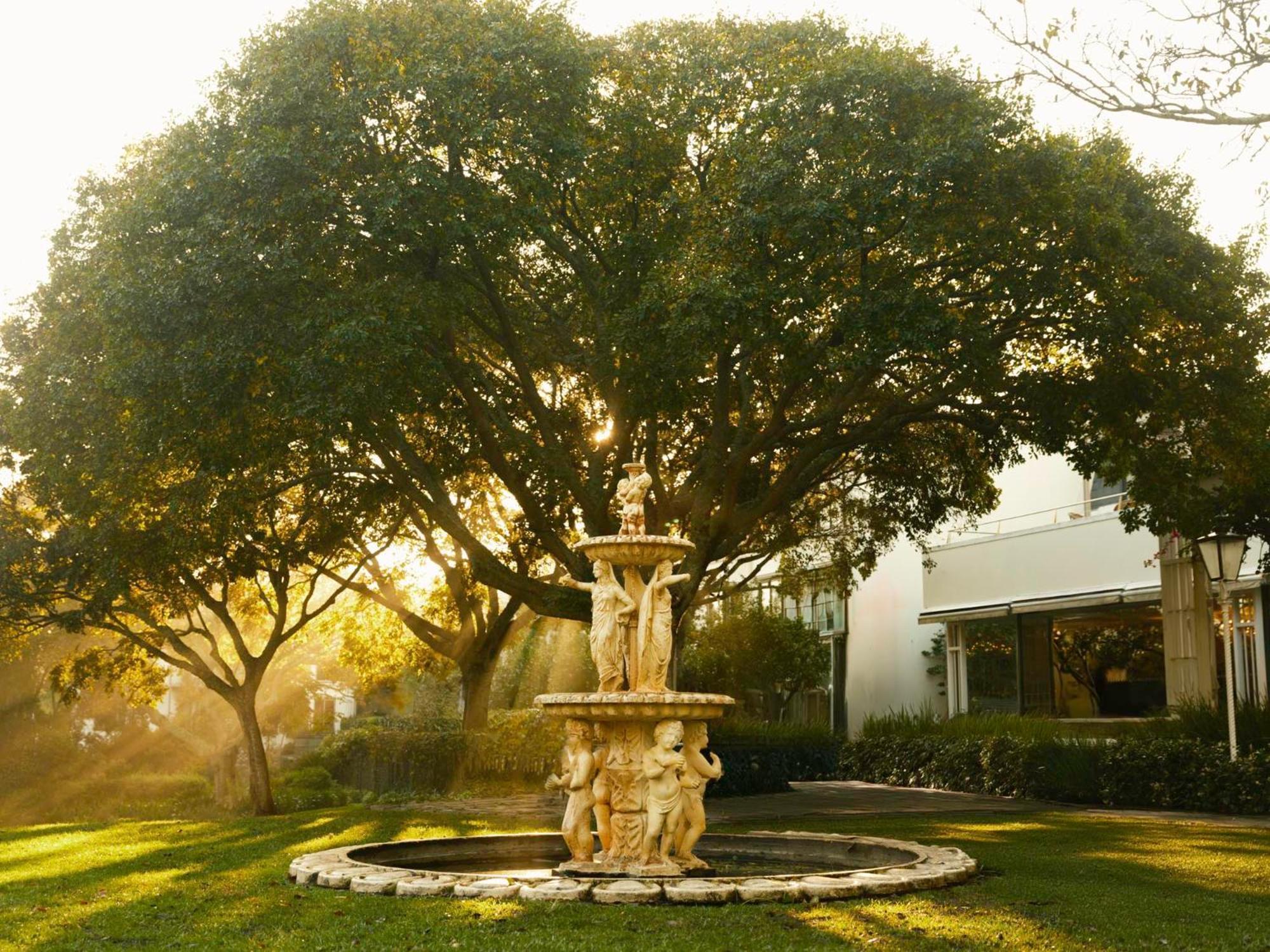 Vineyard Hotel Cape Town Exterior photo